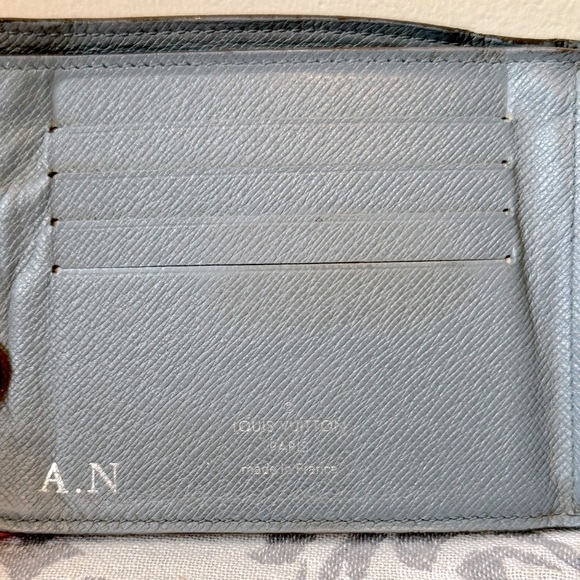 Louis Vuitton Men’s Tri Fold Gray Wallet - Picture 7 of 10